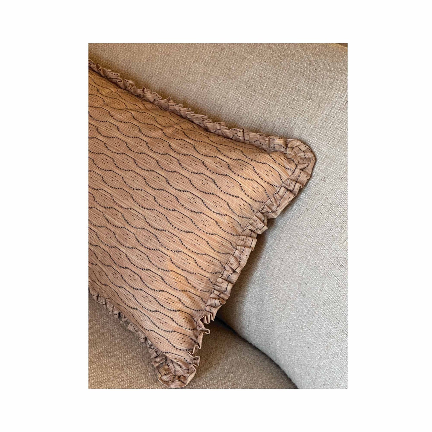 Frilled silk Japanese cushion